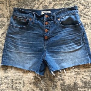 Raw edge denim shorts / Madewell / size 28